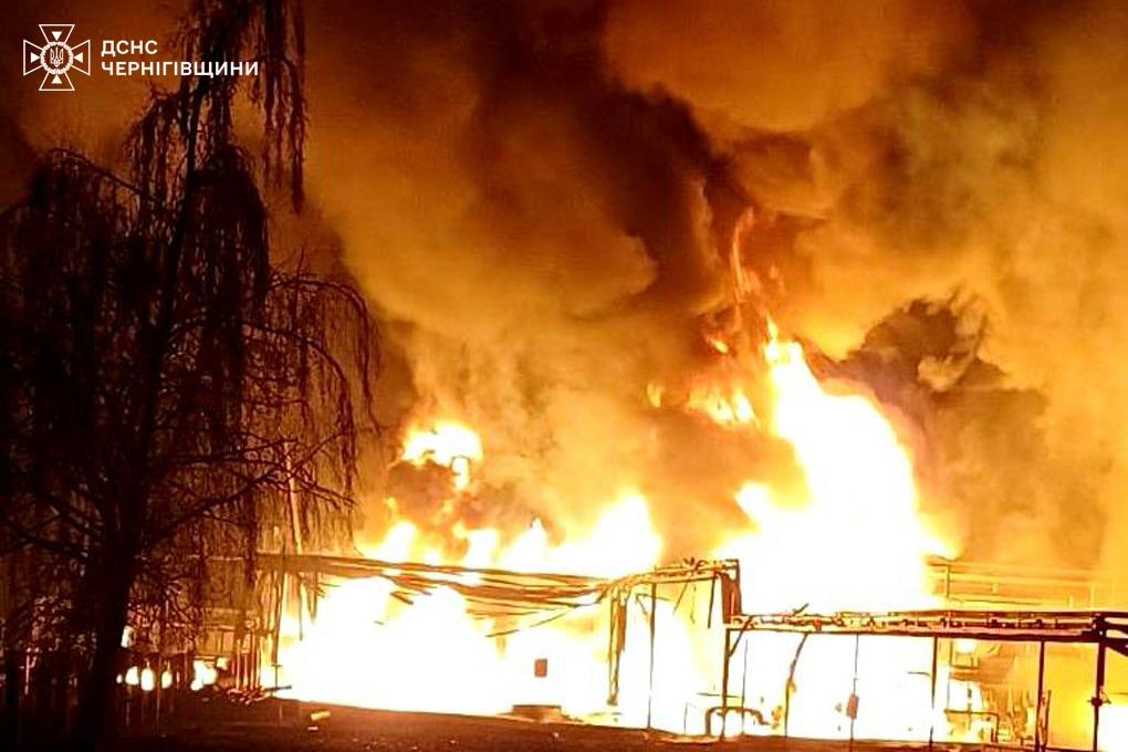 Вночі 8 листопада "Гаранями" та балістикою росіяни атакували підприємство у Прилуцькому районі