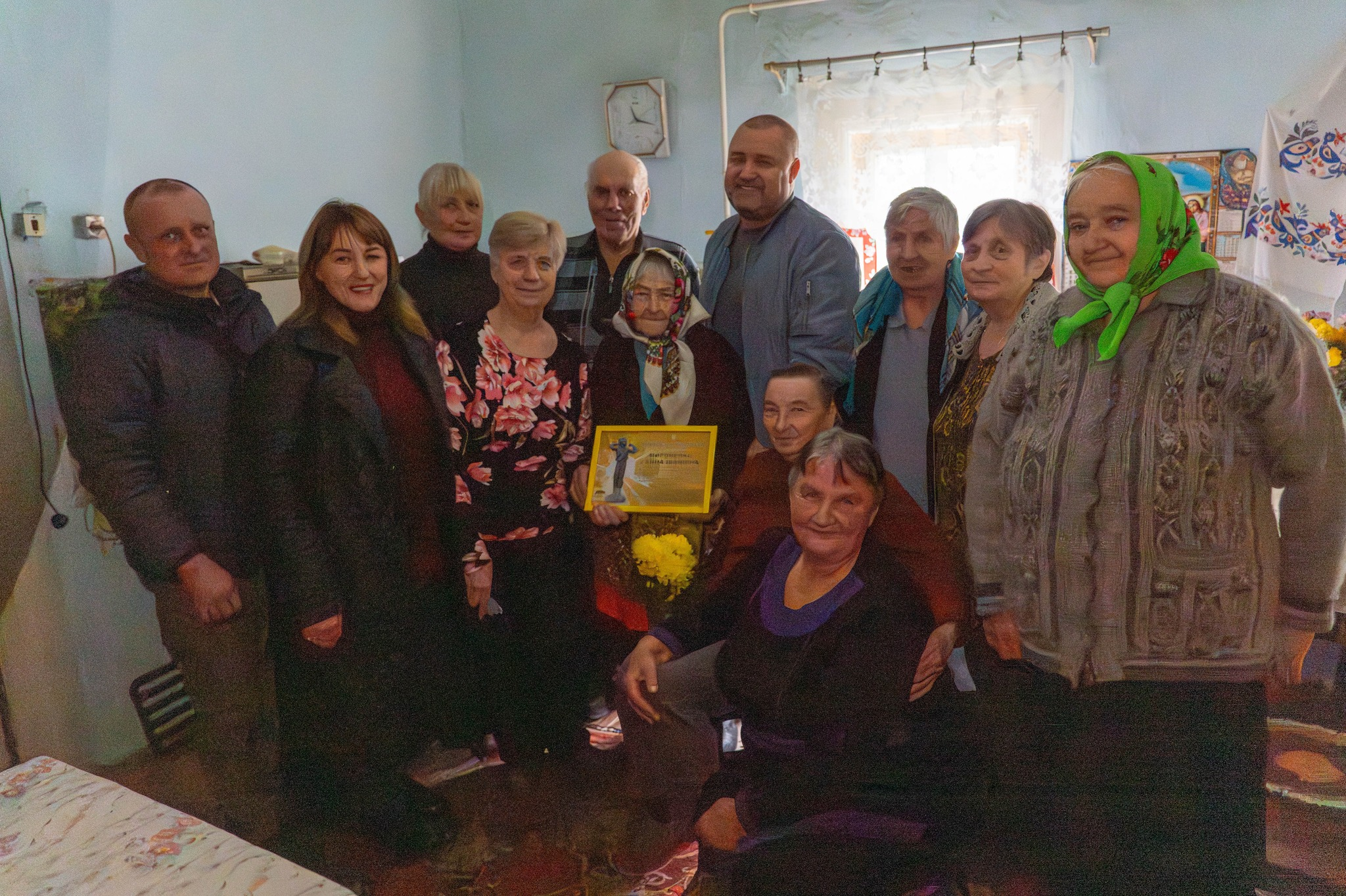 Жінка з Чернігівщини закінчила тільки перший клас, а в 100 років пече пироги й шиє без окулярів