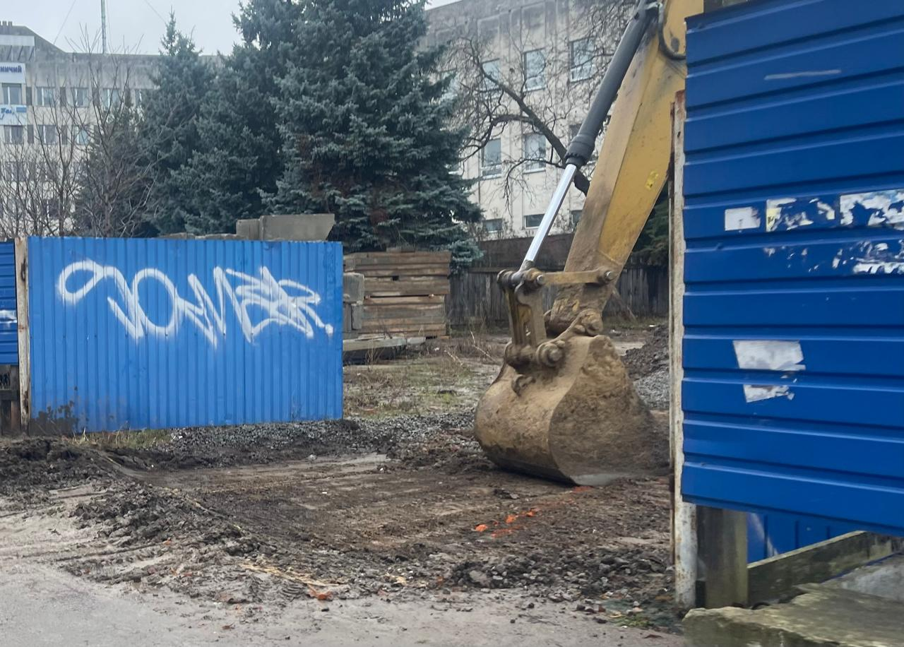 Будівництво поблизу Деснянської правди: хто будує і що кажуть у мерії