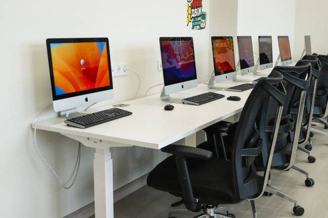 У чернігівському ліцеї відкрили кабінет інформатики з технікою Apple