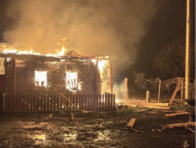 Пожежа у селі Семенівської громади після обстрілів. 23 листопада 2025 року 