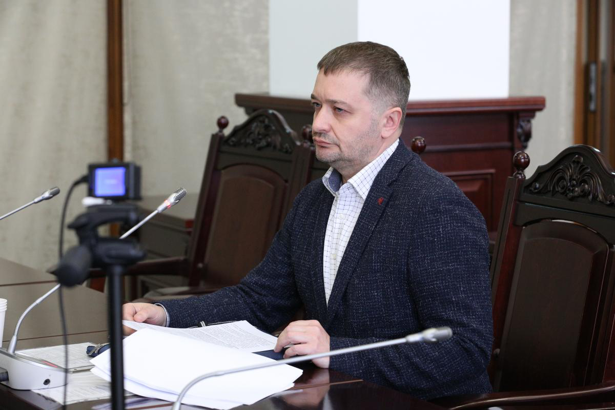 Руслан Холод