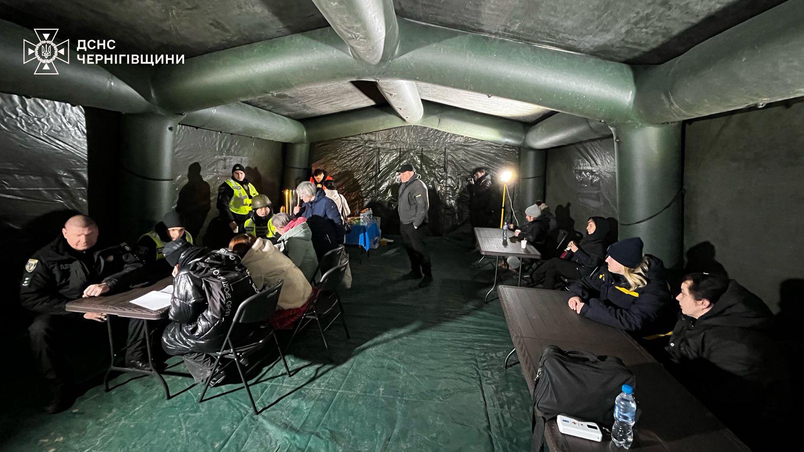 Росіяни поцілили у багатоповерхівку в Чернігові: є поранені. 8 грудня 2025 року