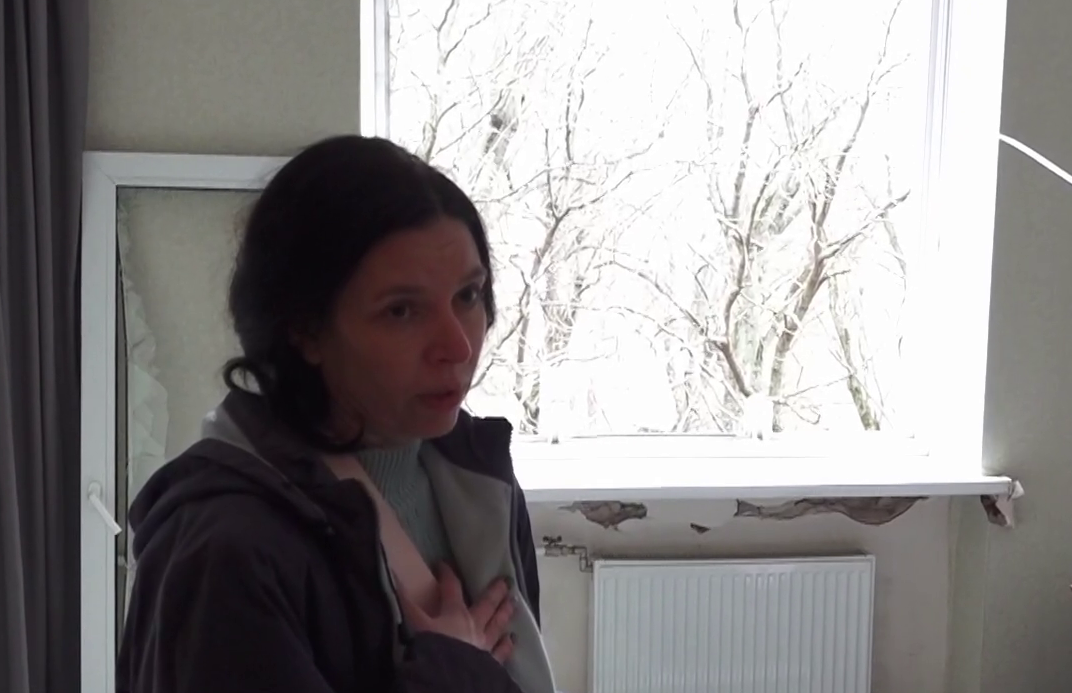 Вибило вікна, горіла труба, поранило людей: у центрі Чернігова впав дрон