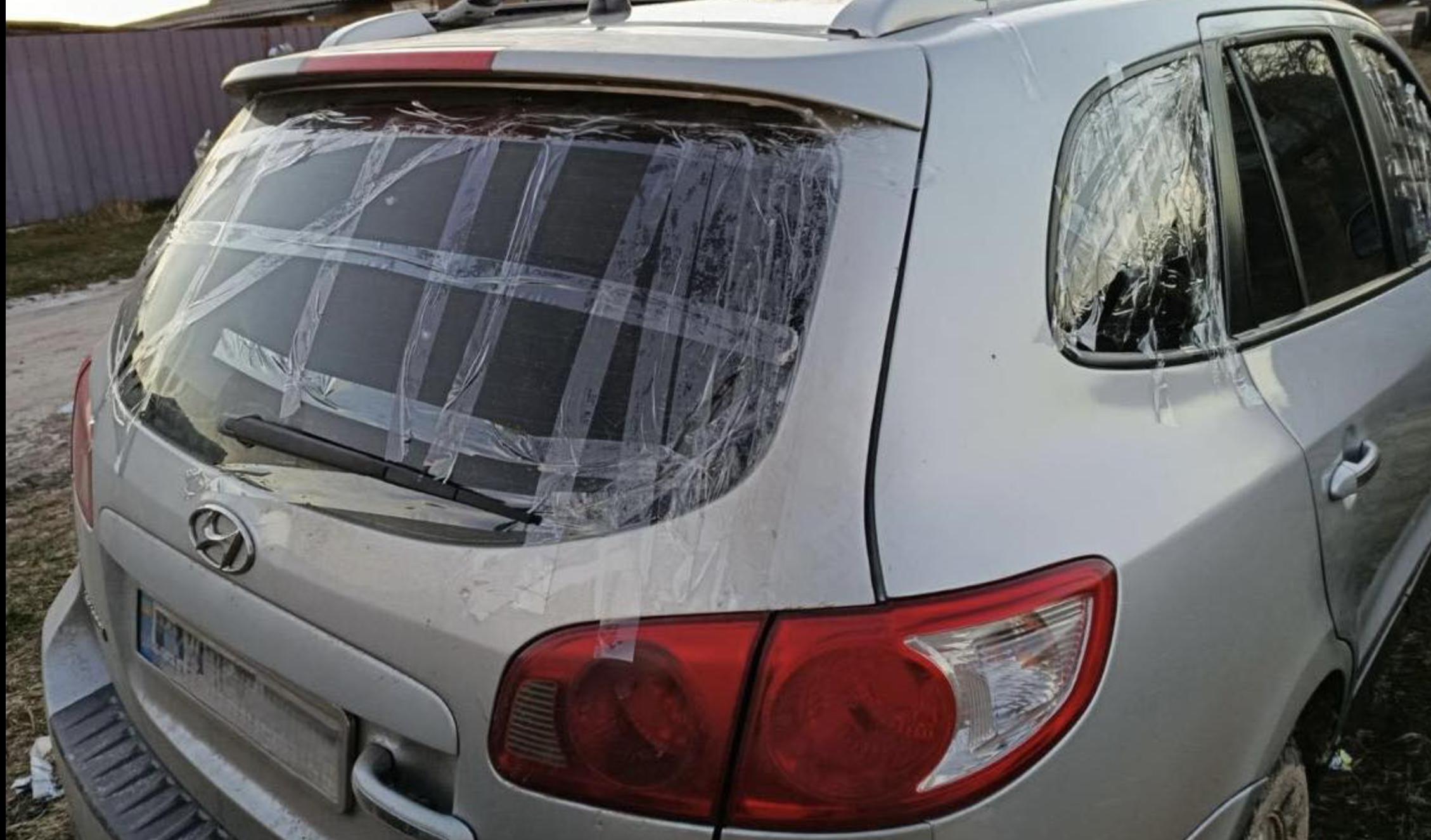 У Новгород-Сіверській громаді росіяни дроном ударили по цивільній автівці. 13 грудня 2025 року