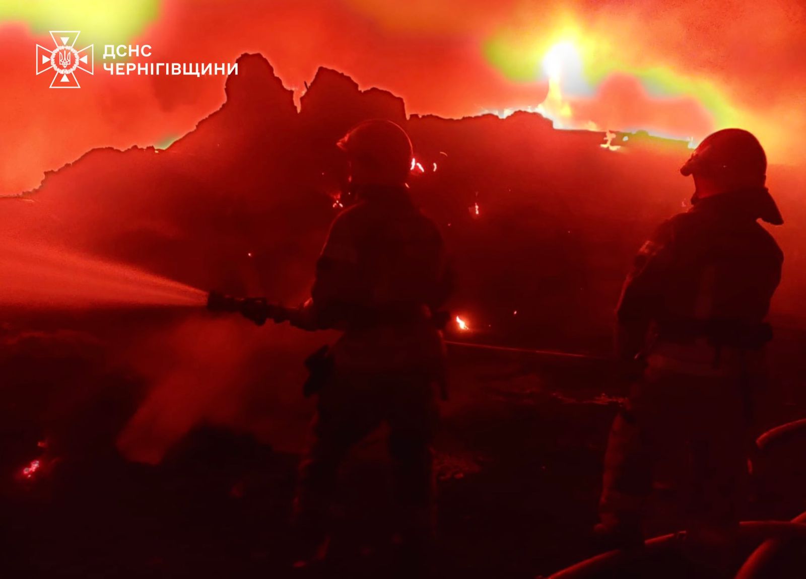 Пожежа після удар росіян по Прилуках. Фото ДСНС