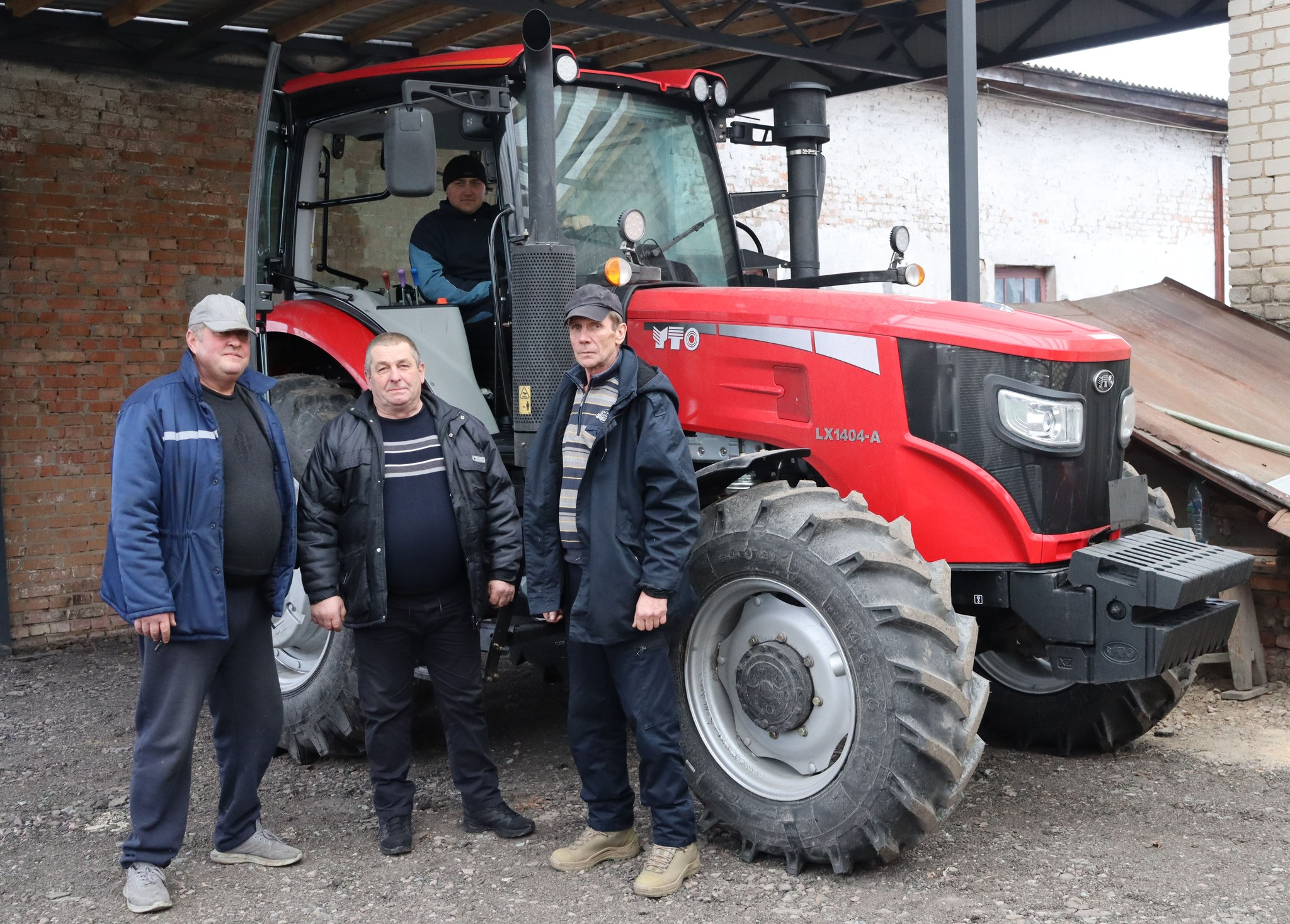 У місті на Чернігівщині купили китайський трактор за мільйони 