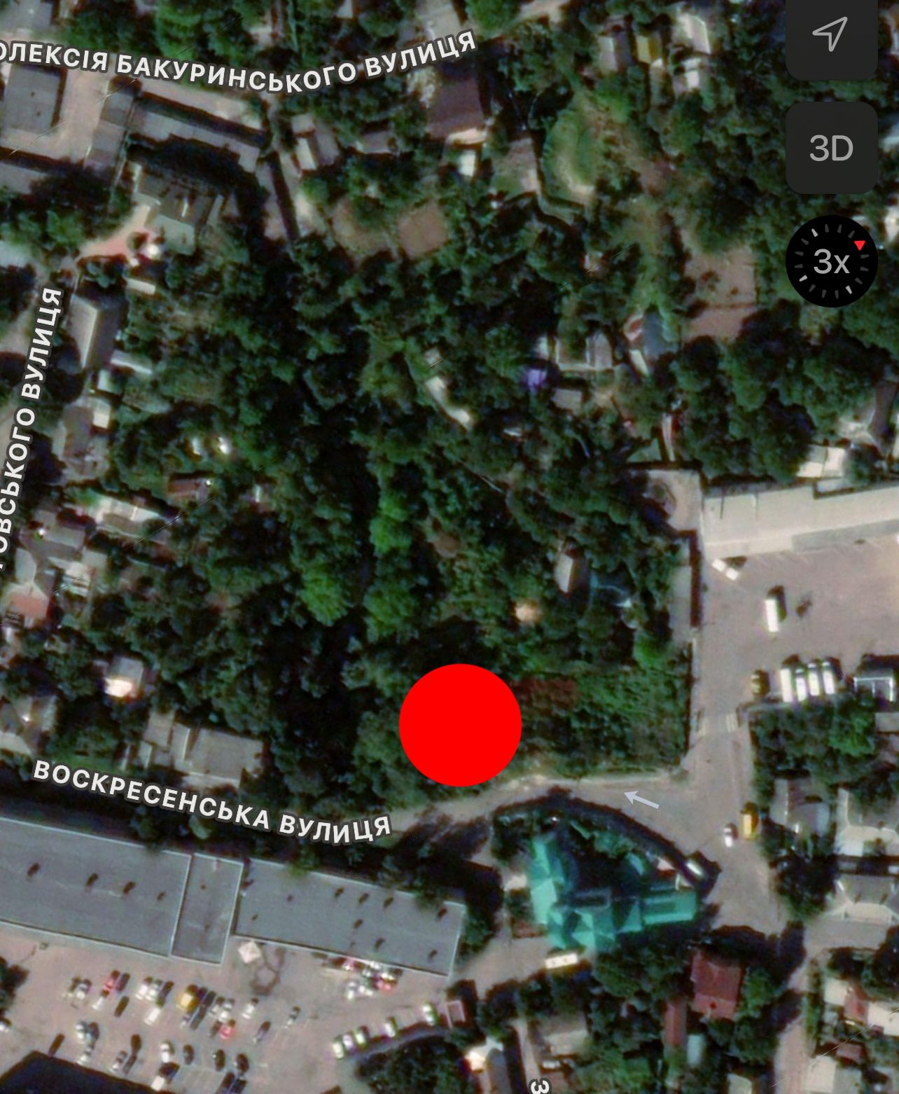 У центрі Чернігова самоскиди засипають землею яр. Що відомо?