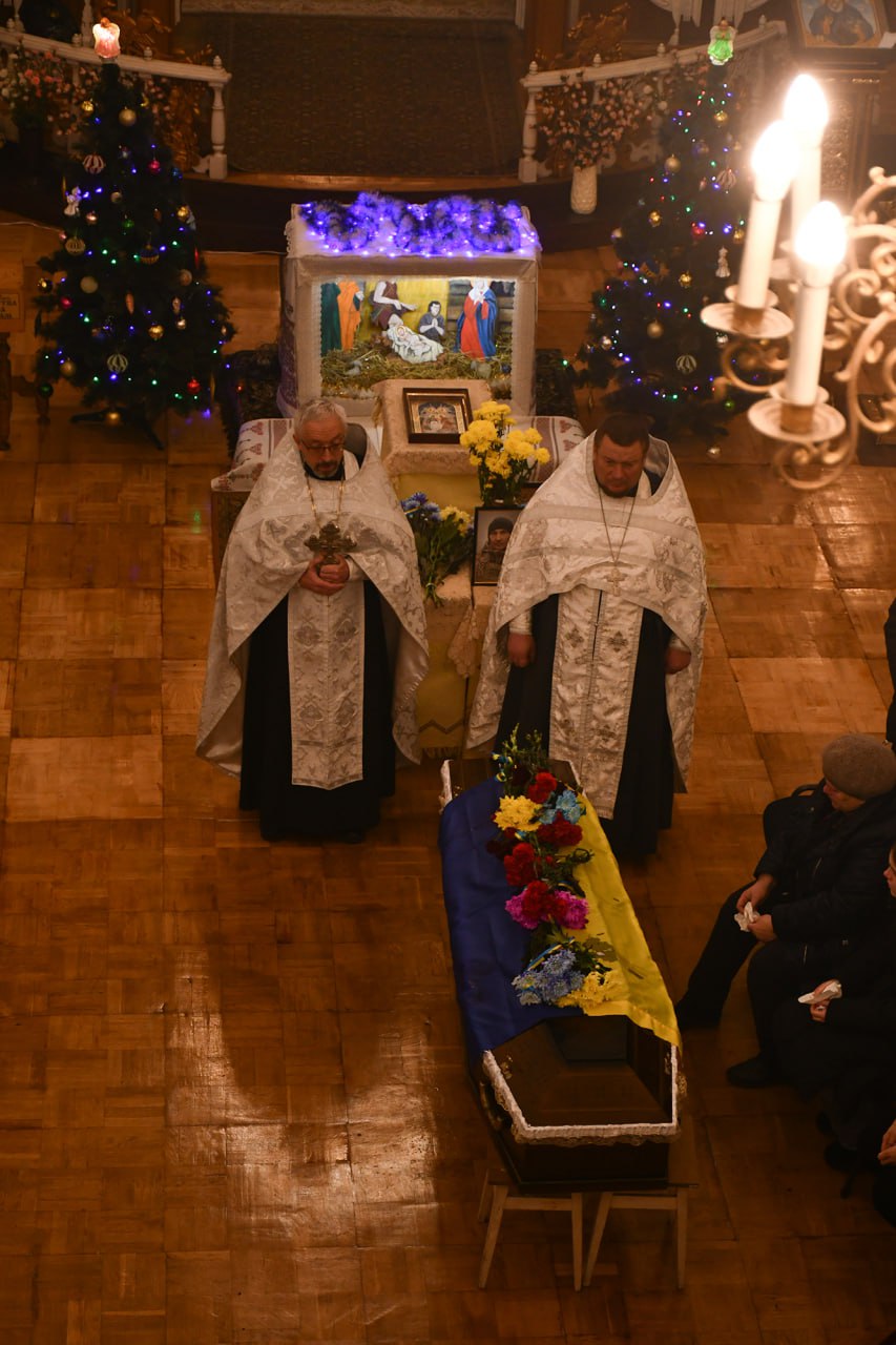 У Ніжні прощались із загиблим бійцем Павлом Василенком