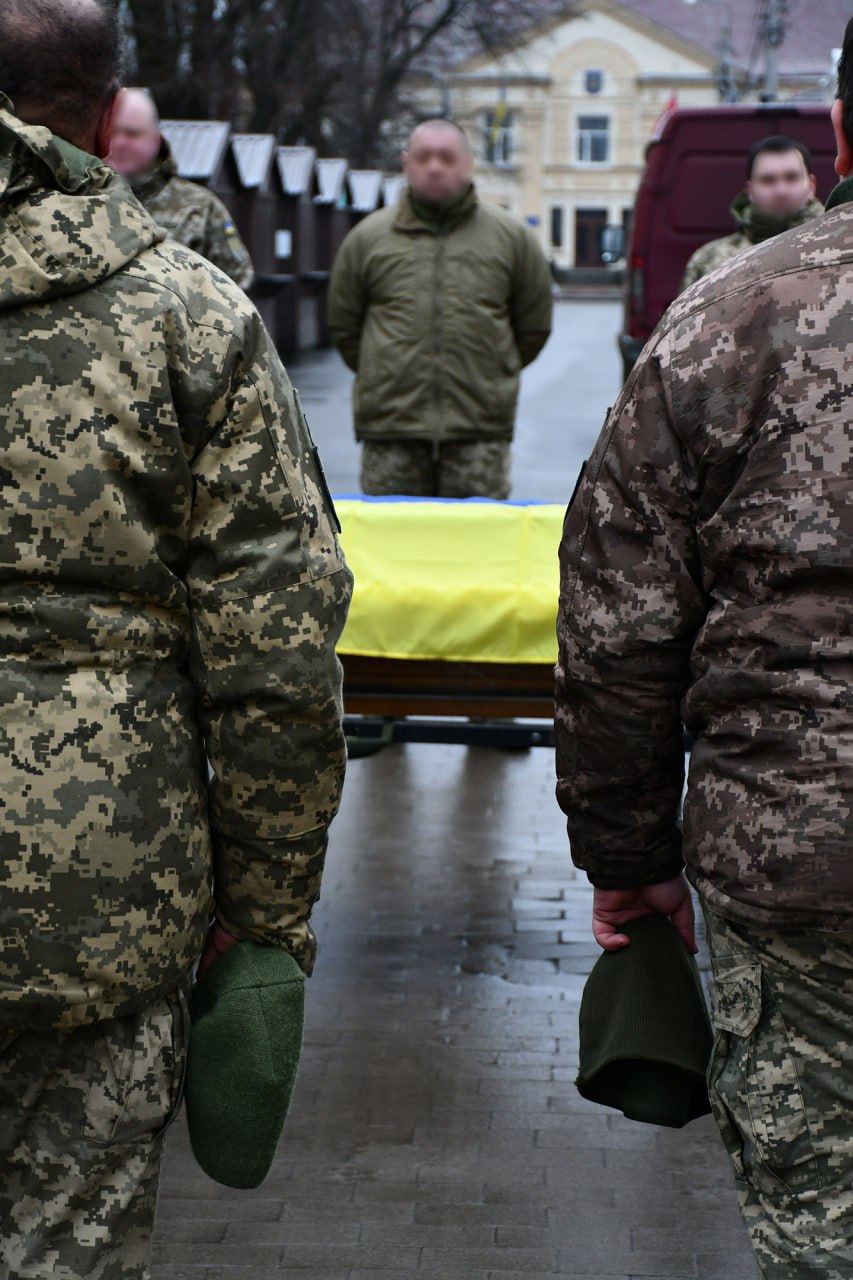 У Ніжні прощались із загиблим бійцем Павлом Василенком