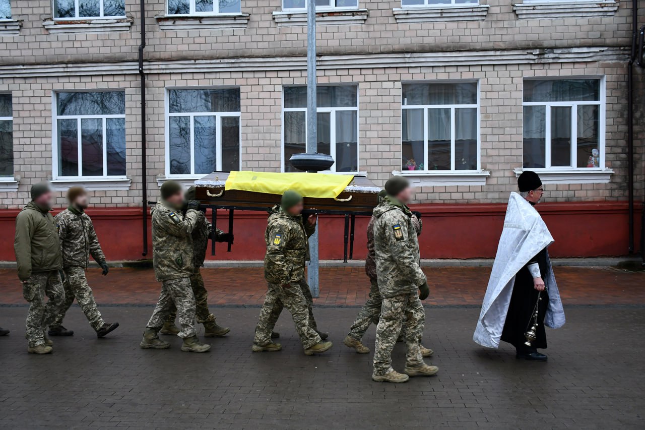 У Ніжні прощались із загиблим бійцем Павлом Василенком