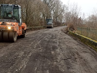 "Я написав чотири звернення": на Чернігівщині відремонтували аварійний міст і засипали ями