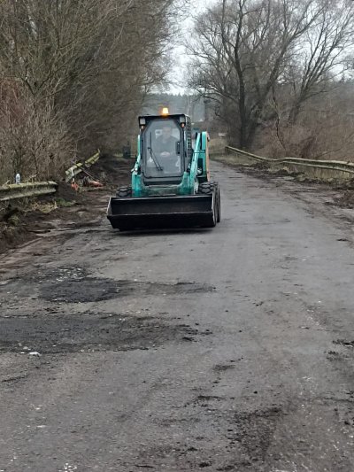"Я написав чотири звернення": на Чернігівщині відремонтували аварійний міст і засипали ями