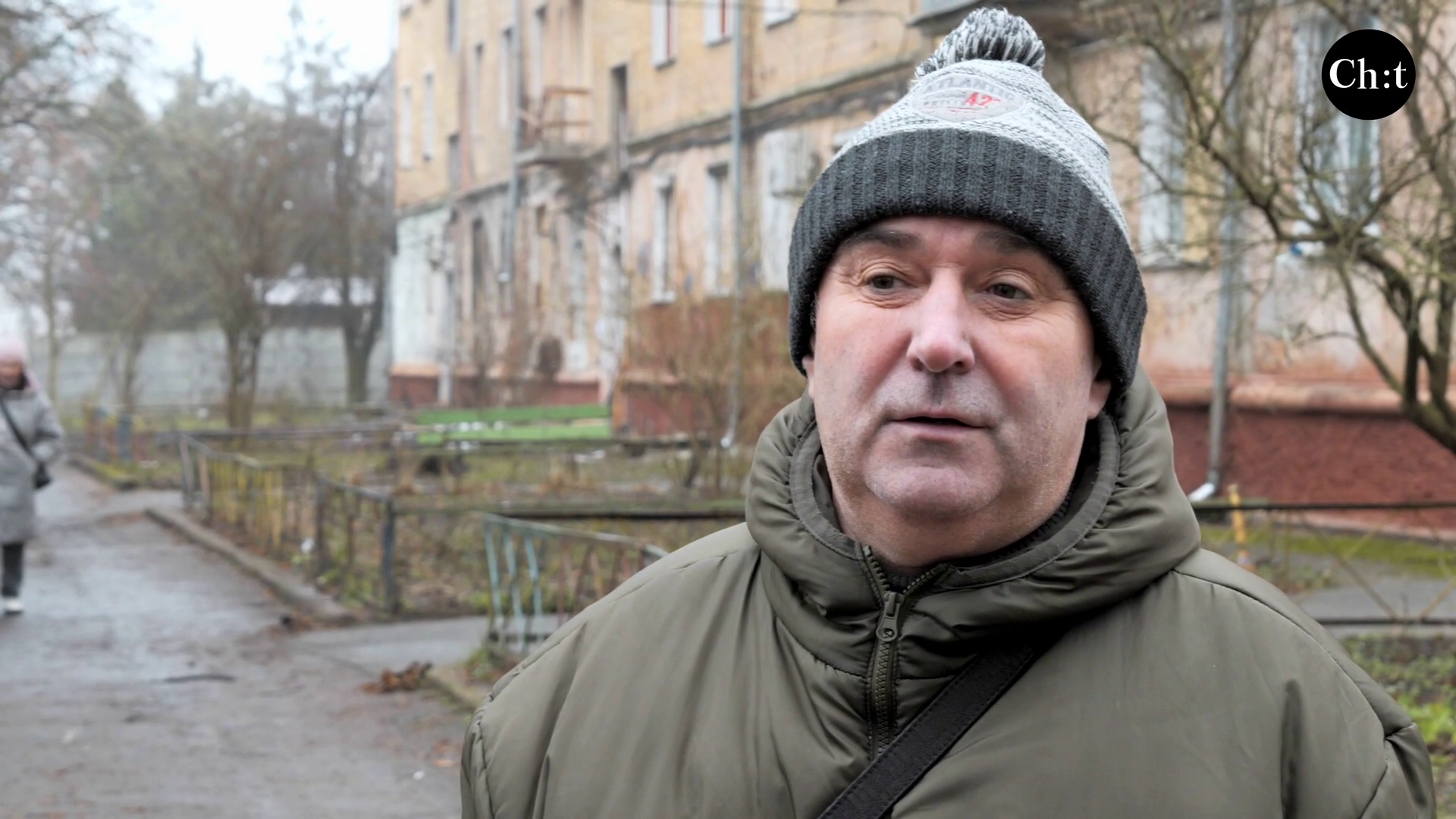 Як відновлюють після удару дрона багатоповерхівку у центрі Чернігова