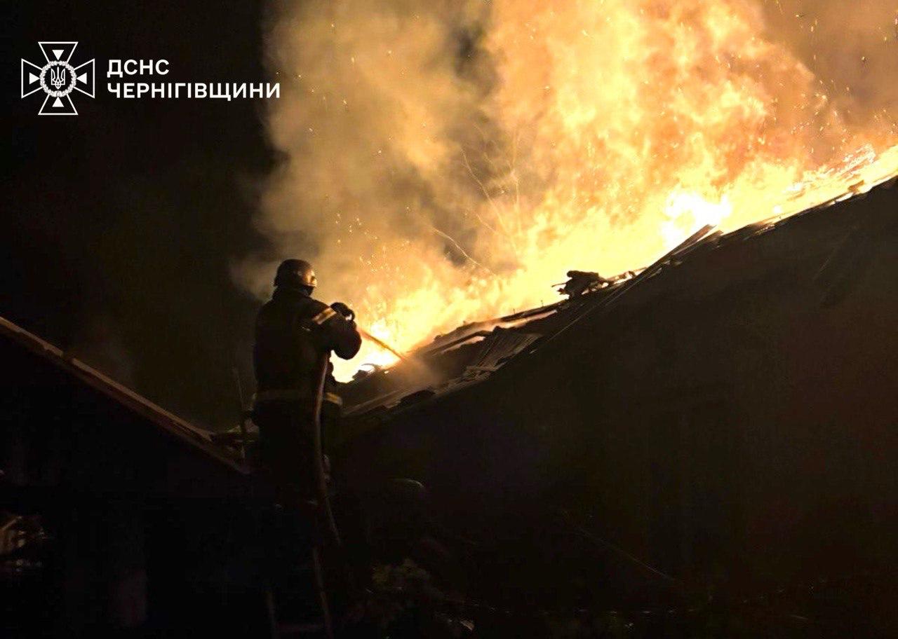 Росіяни розбомбили ангар у прикордонному селі на Чернігівщині. 22 грудня 2025 року