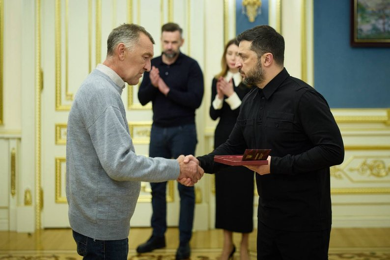 Президент вручає орден "За заслуги" ІІІ ступеня Артуру Оболенському