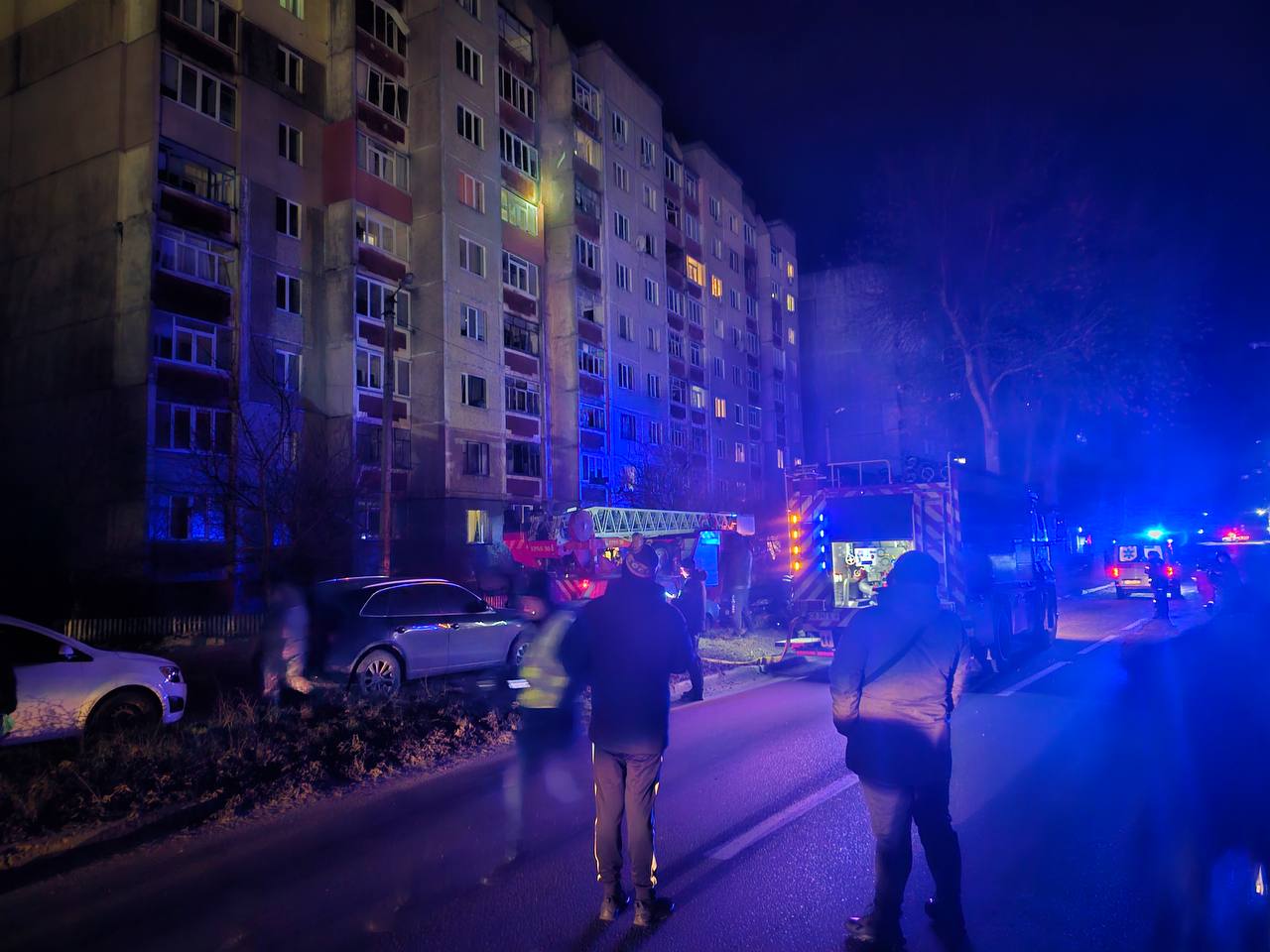 У Чернігові ударний дрону влучив у багатоповерхівку. ФОТО