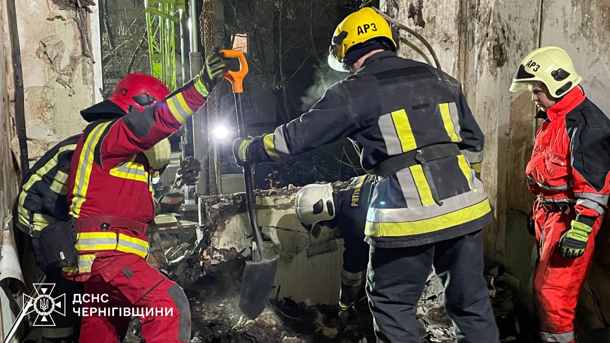 Багатоповерхівка, в яку влучив 