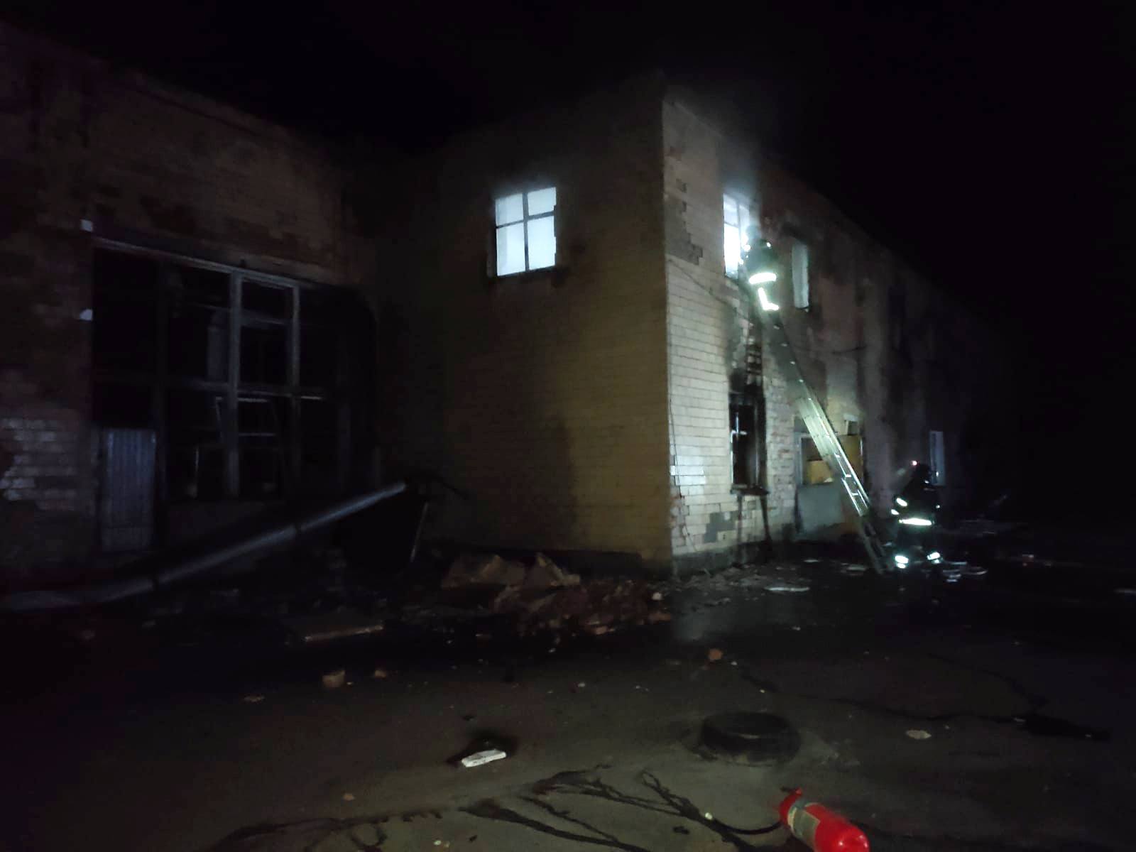 У Сновській громаді росіяни розбомбили завод та вбили чоловіка