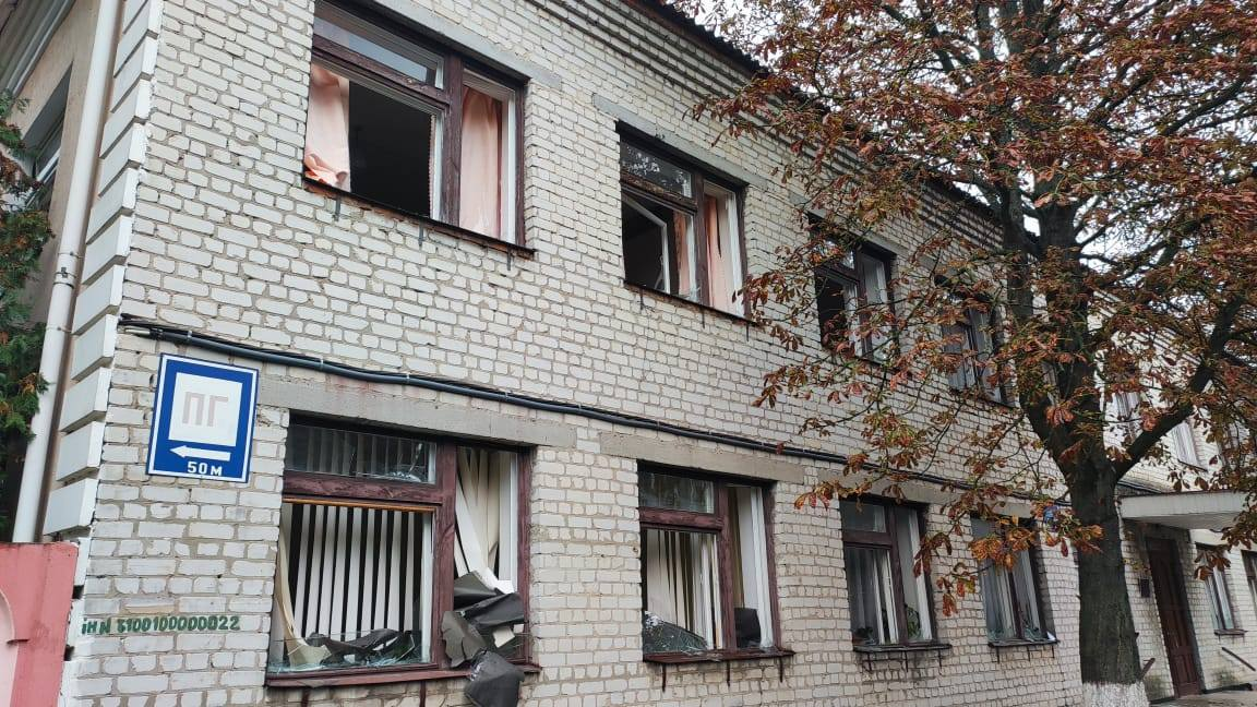 Після дронової атаки в залізничній лікарні Ніжина відновили вікна