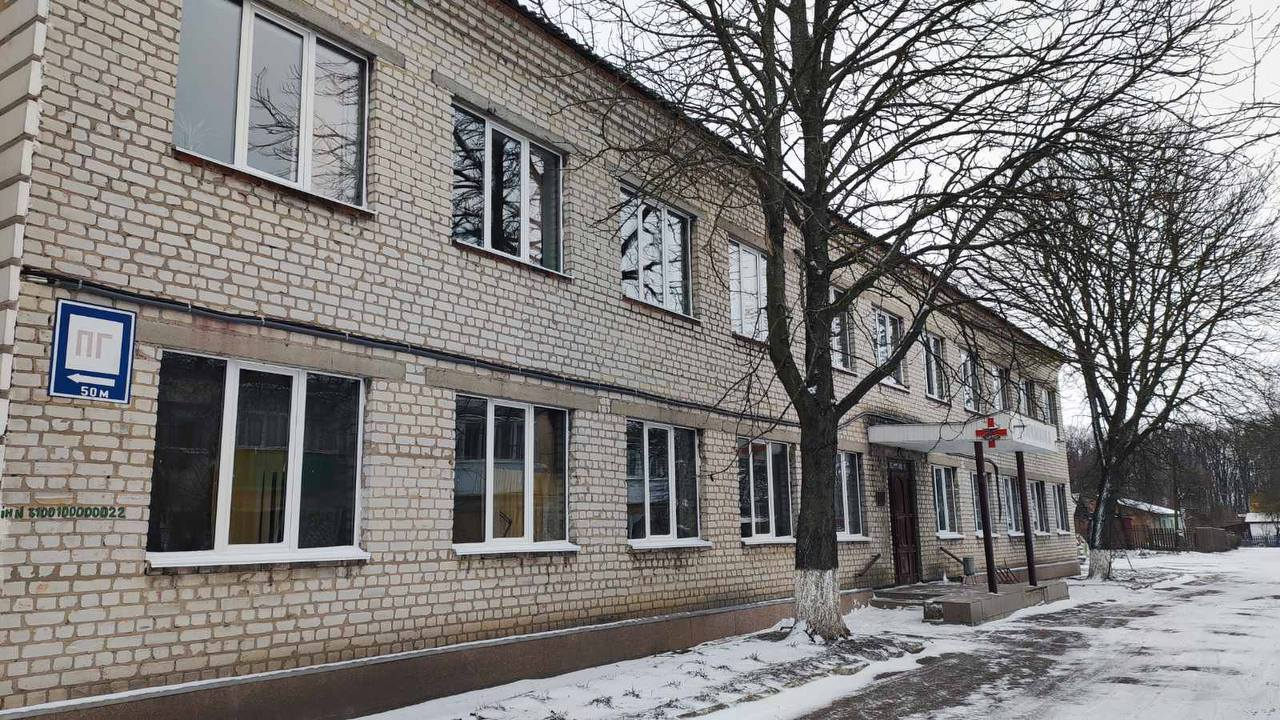 Після дронової атаки в залізничній лікарні Ніжина відновили вікна