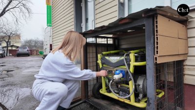 Жінки у Чернігові вміють включати генератори