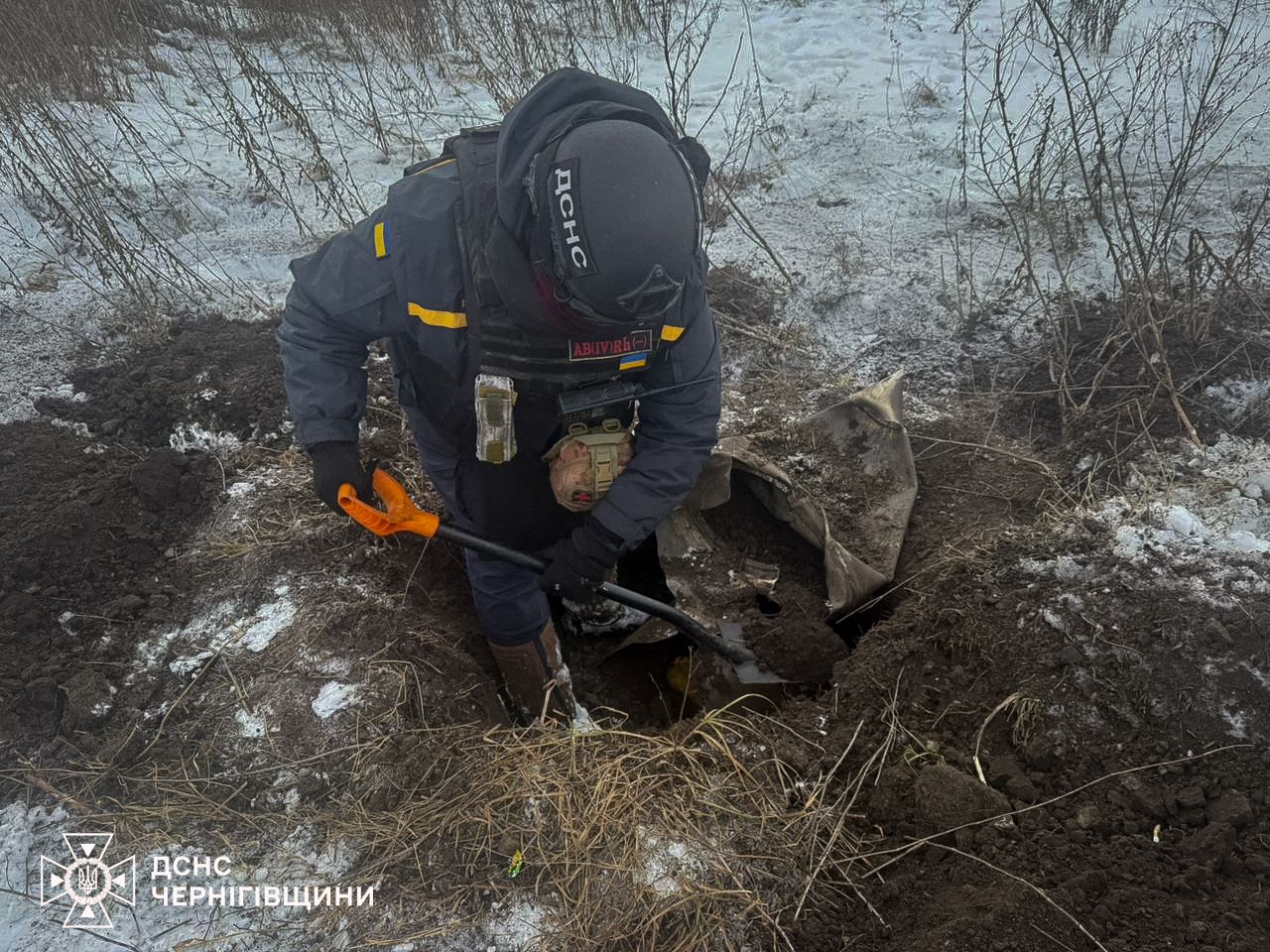 На Чернігівщині рятувальники знешкодили рештки російського "Іскандеру"