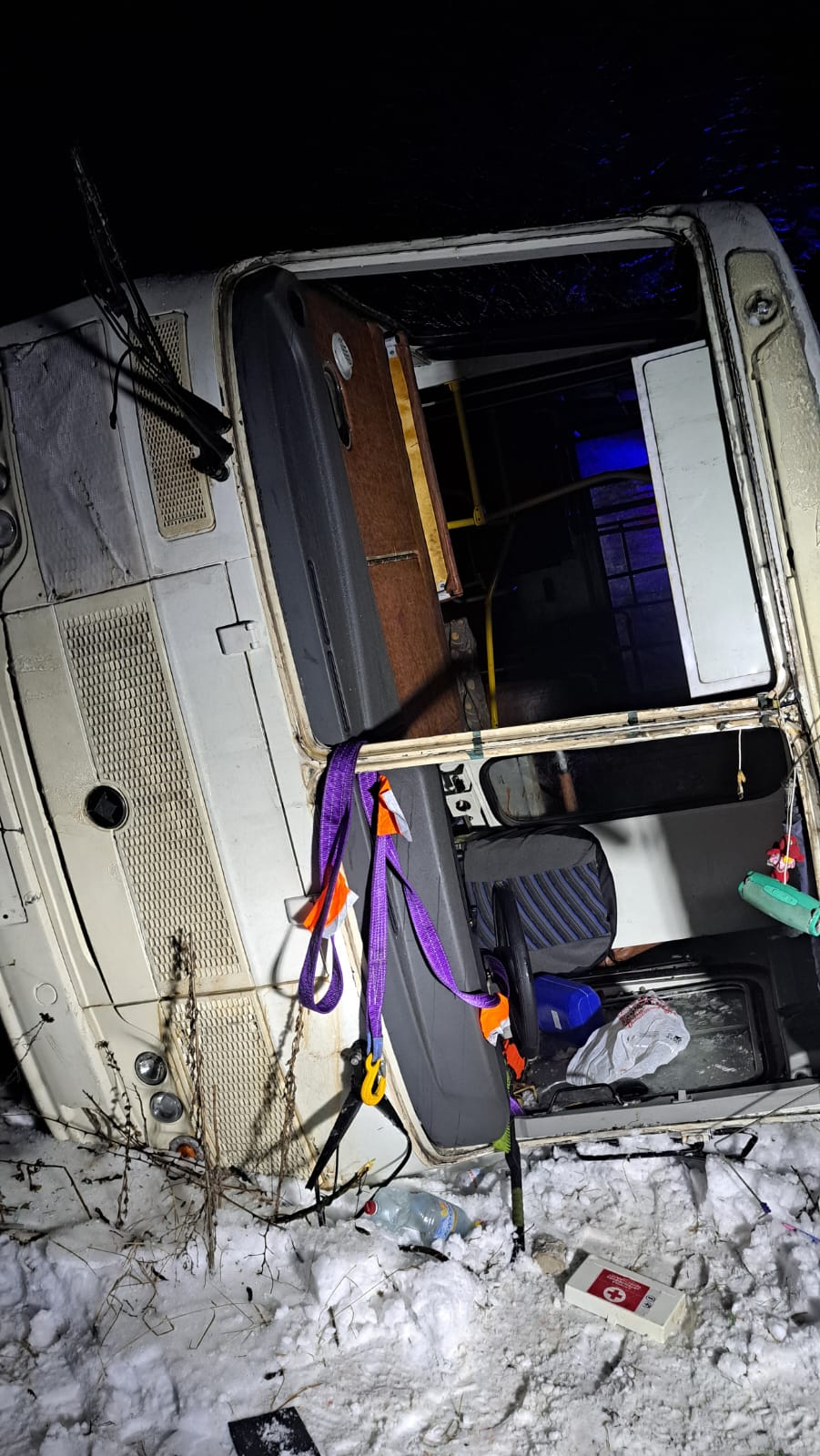 На Чернігівщині перекинувся автобус: що з пасажирами