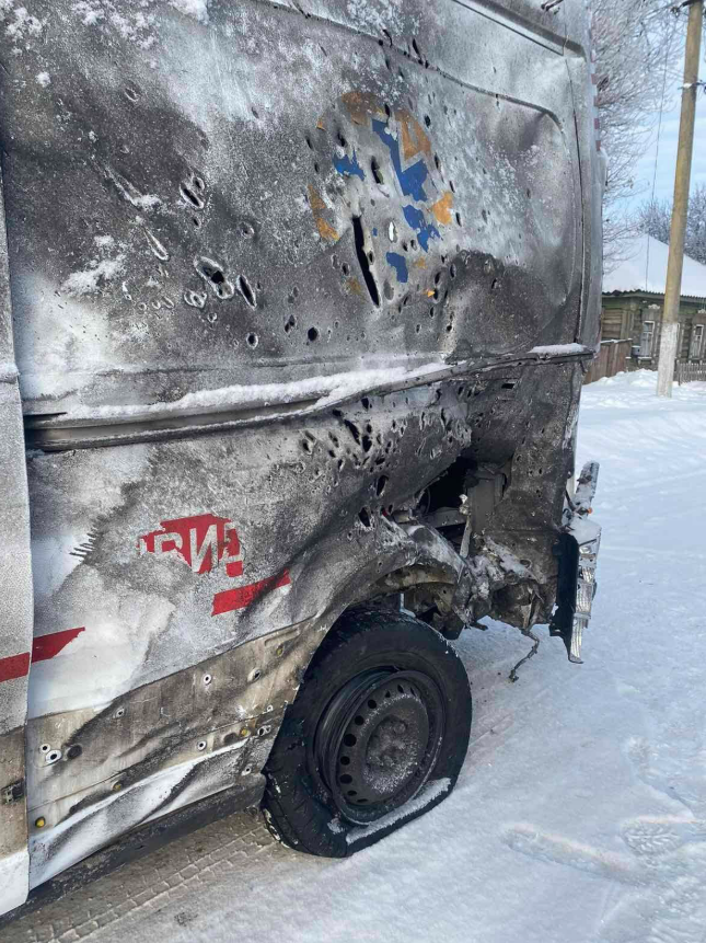 Авто пошкоджене, медики в лікарні: подробиці удару дрона по "швидкій"