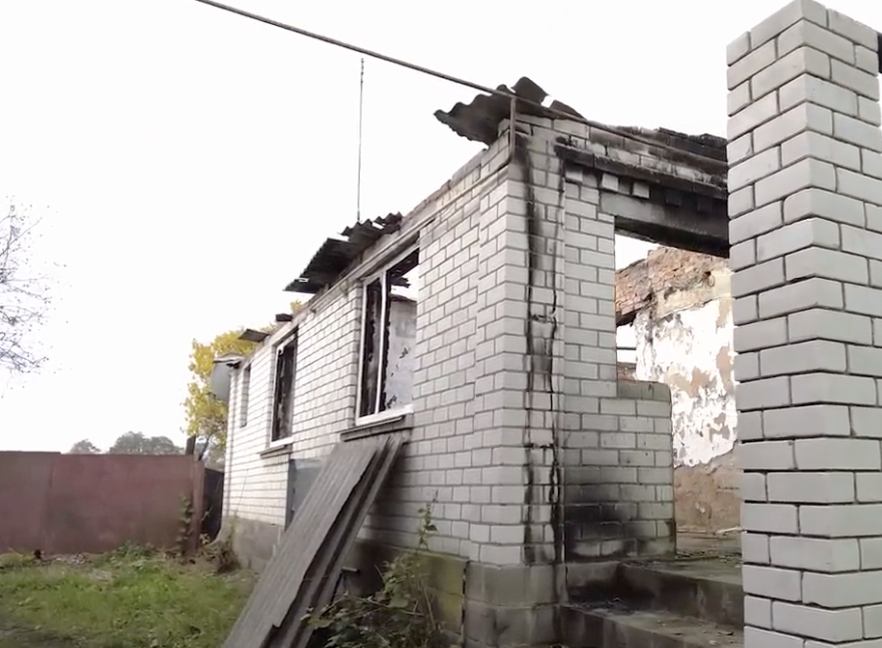 Зруйнований будинок у Новій Басані, жовтень 2022 року