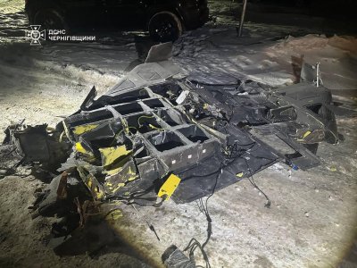 «Шахед» упав між будинками в Чернігові — на місці працювали сапери