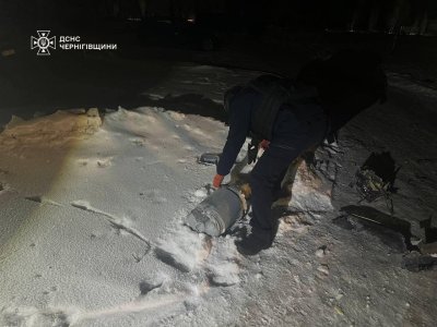 «Шахед» упав між будинками в Чернігові — на місці працювали сапери