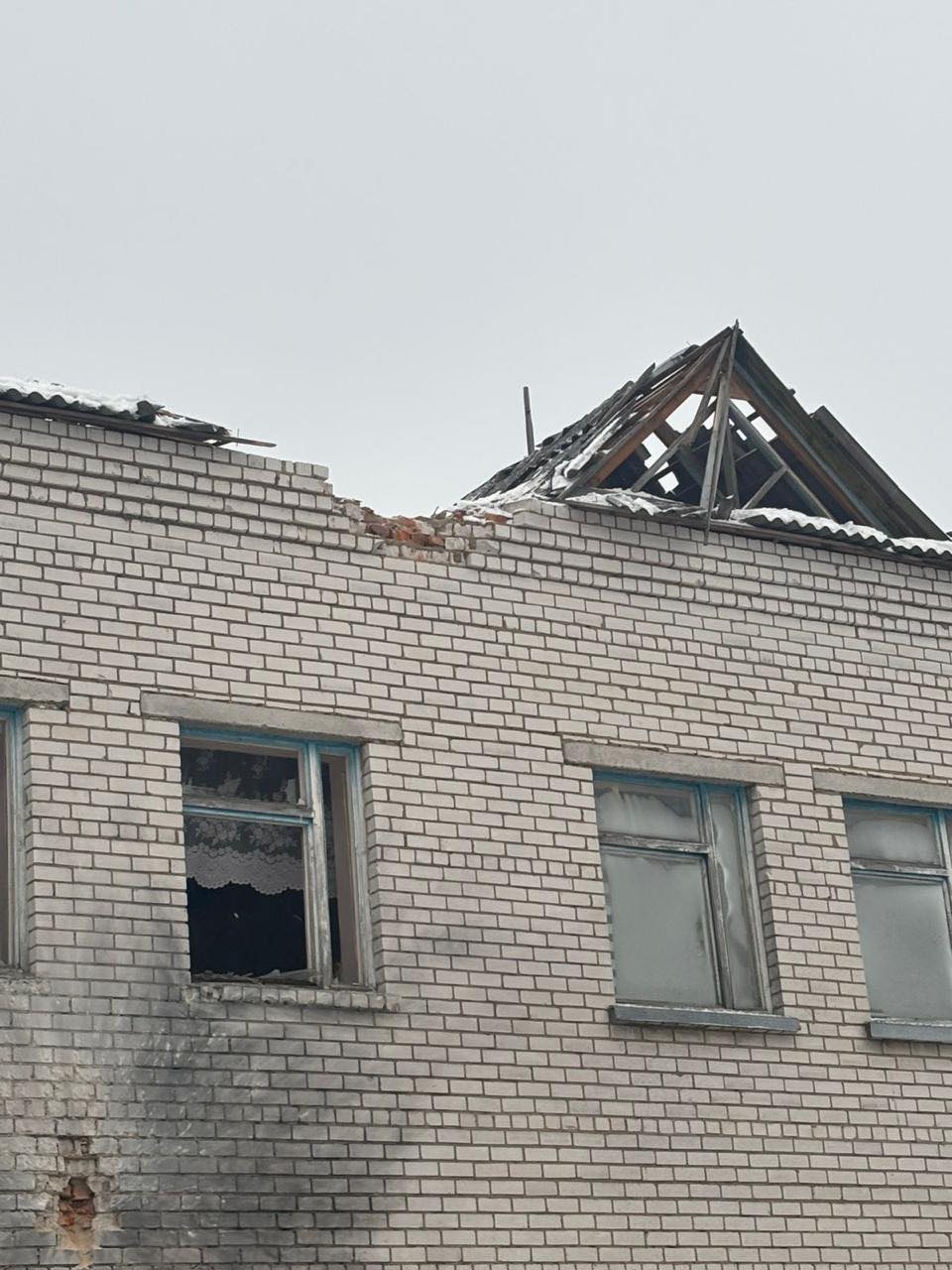 Росіяни обстріляли будівлю школи на Чернігівщині