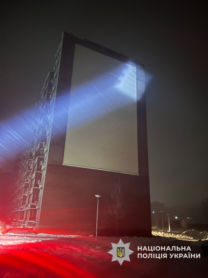 «Шахед» упав між будинками в Чернігові — на місці працювали сапери