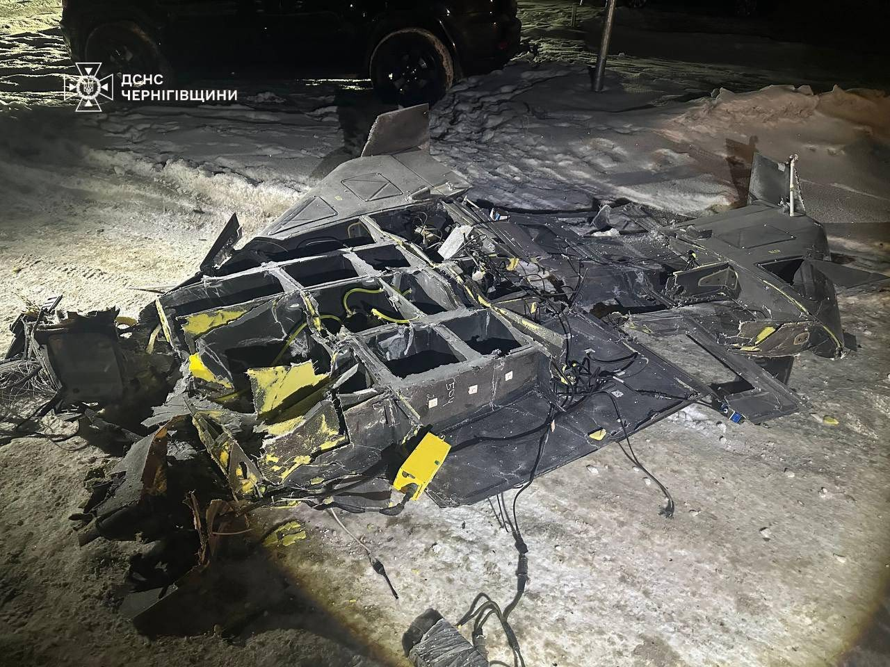 «Шахед» упав між будинками в Чернігові — на місці працювали сапери