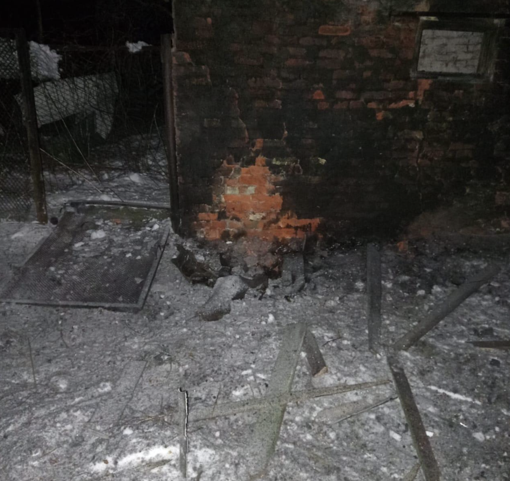 Обстріл прикордонного міста: поранена бабуся, побиті хати та техніка