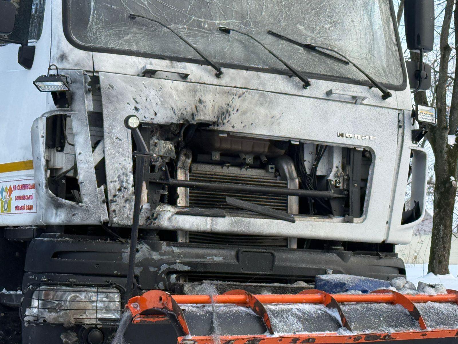 Росіяни обстріляли комунальне авто у Семенівці. 23 січня 2026 року