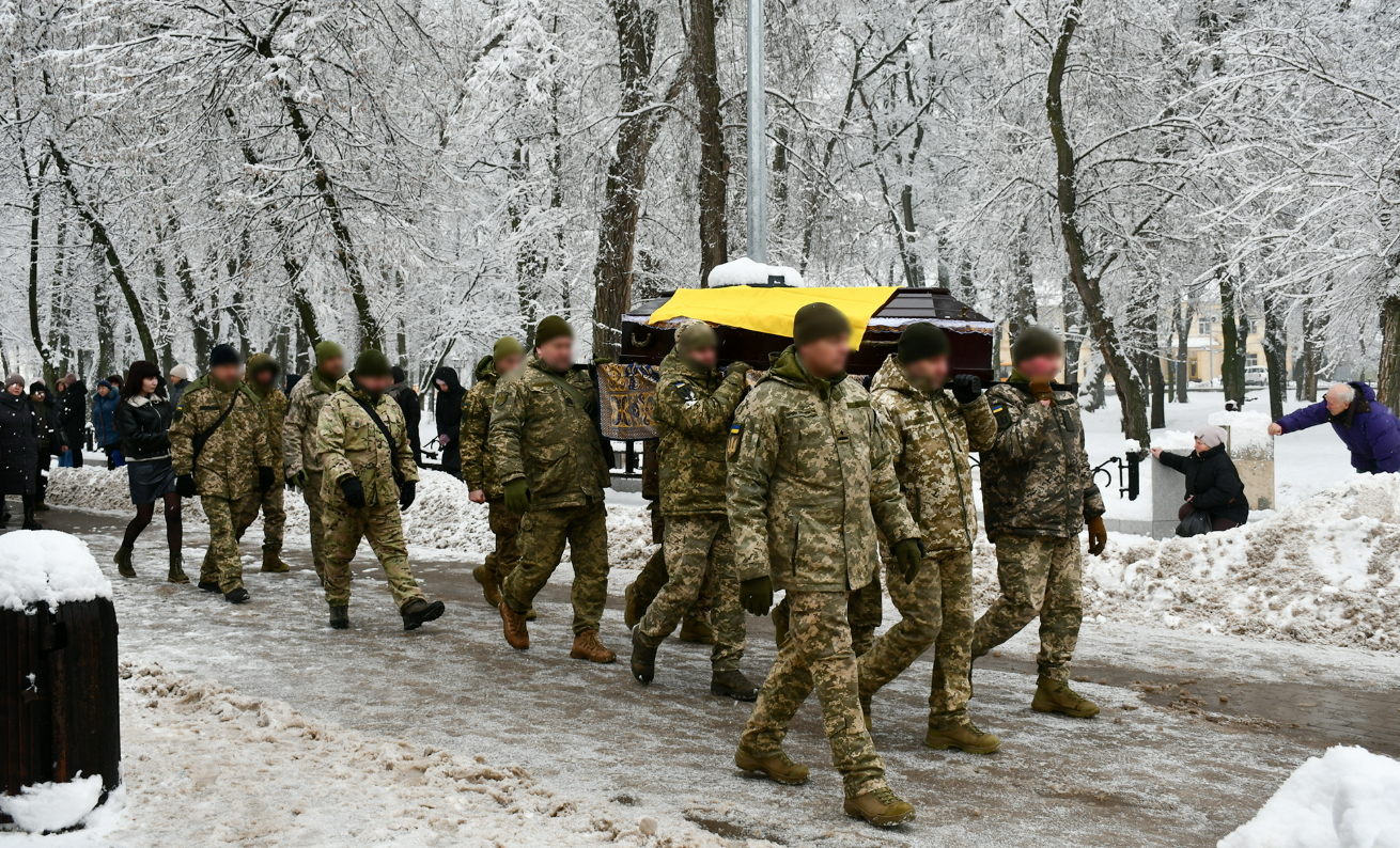 У Ніжині попрощалися з військовим, який загинув під Карлівкою півтора року тому