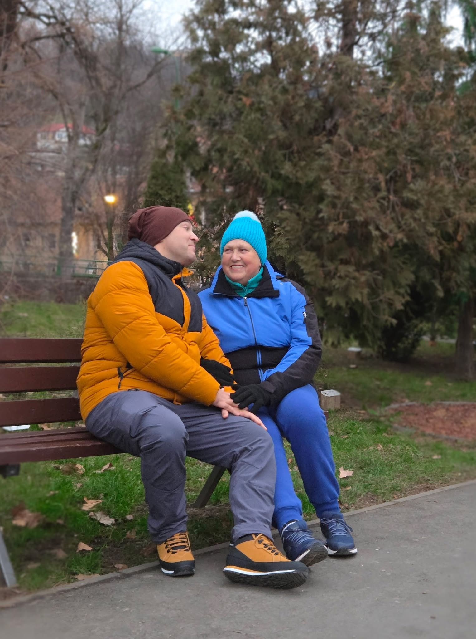 Ніна Ткач праворуч