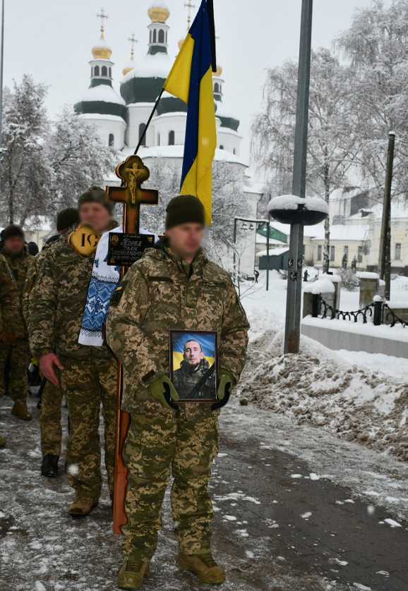 У Ніжині попрощалися з військовим, який загинув під Карлівкою півтора року тому