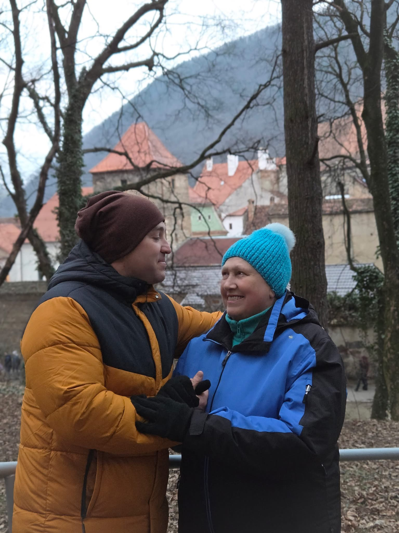 Ніна Ткач праворуч