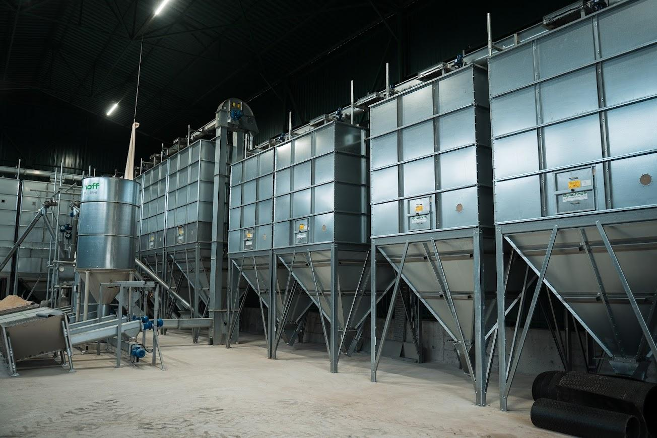 Чернігівська ферма працює з телефону