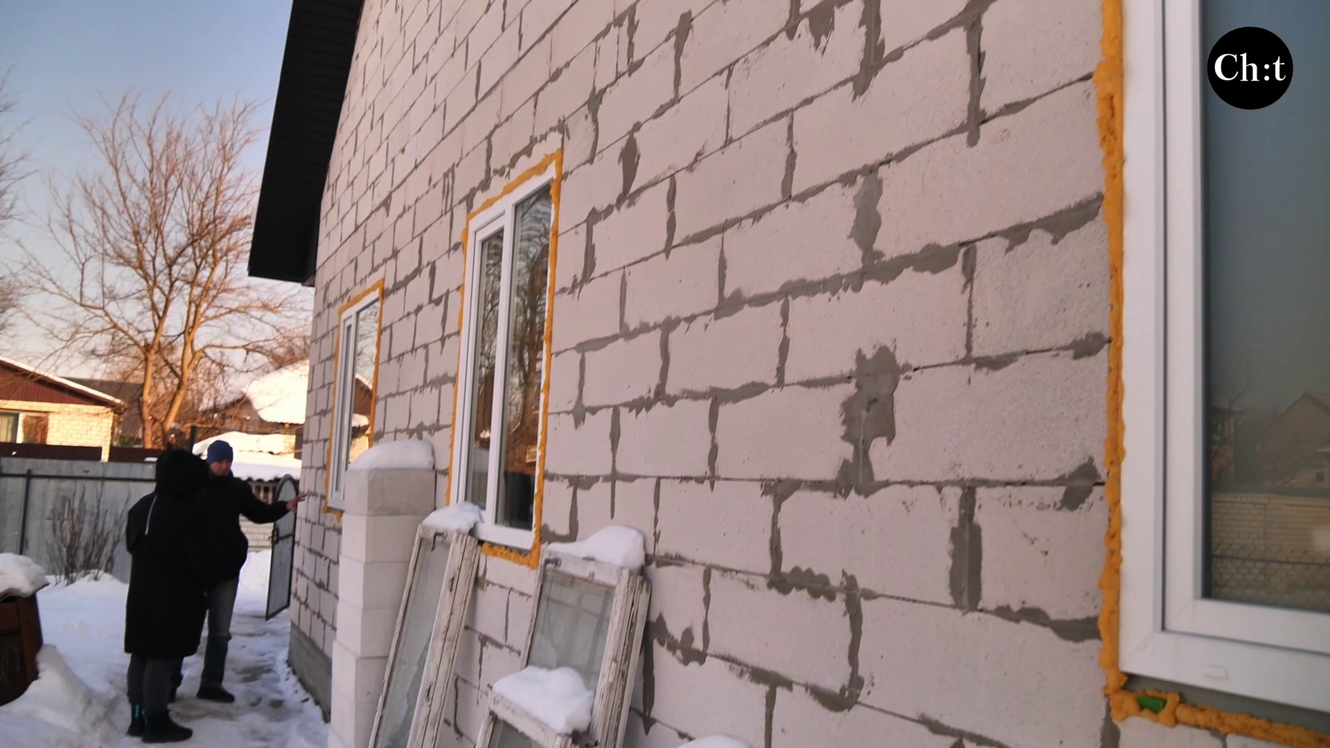 «Тут худоба жила, а тепер ми»: як родина з Чернігова відбудовує зруйноване житло і про що мріє