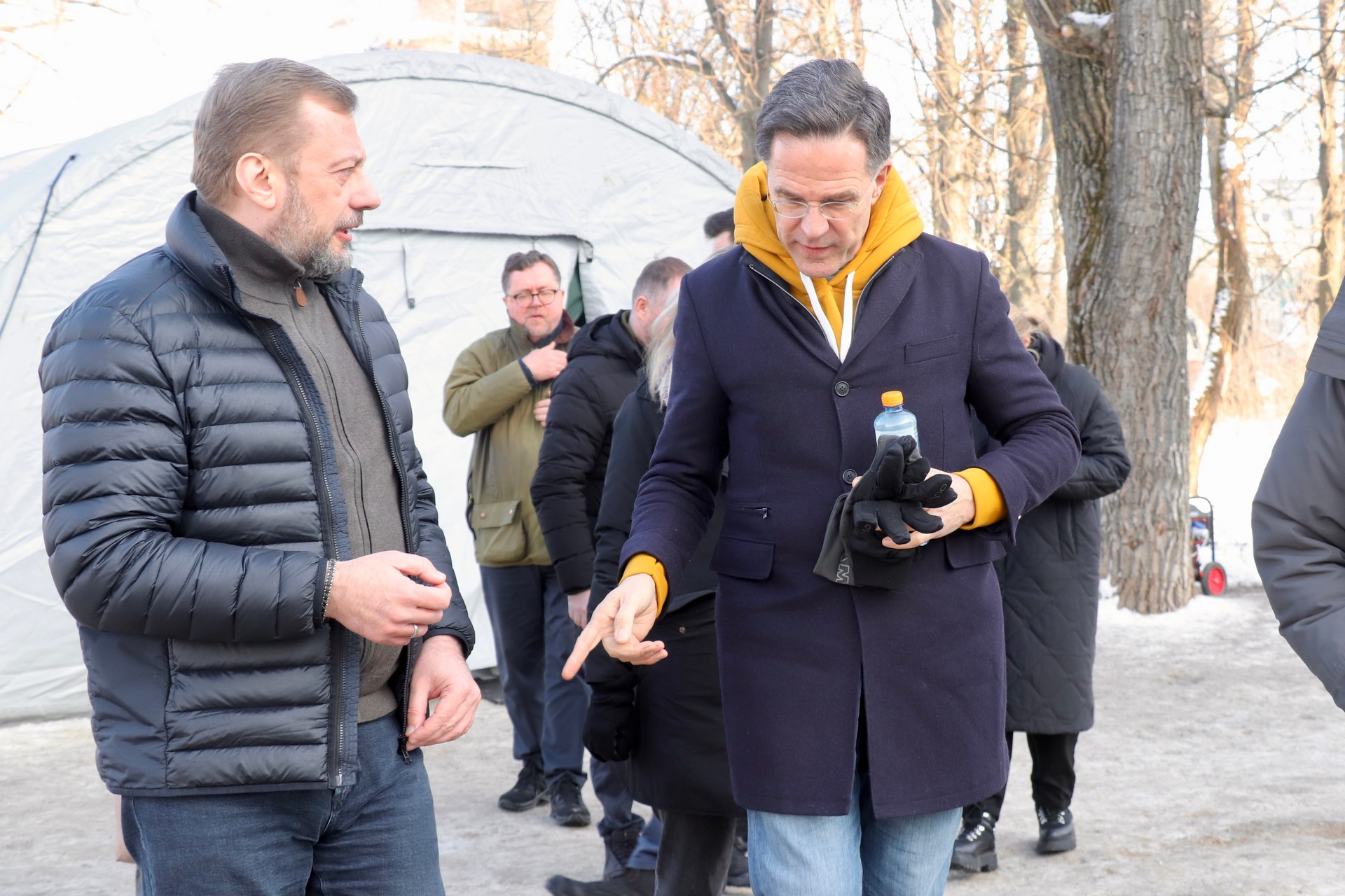 Генсек НАТО оглянув енергооб’єкт і пункт незламності в Чернігові