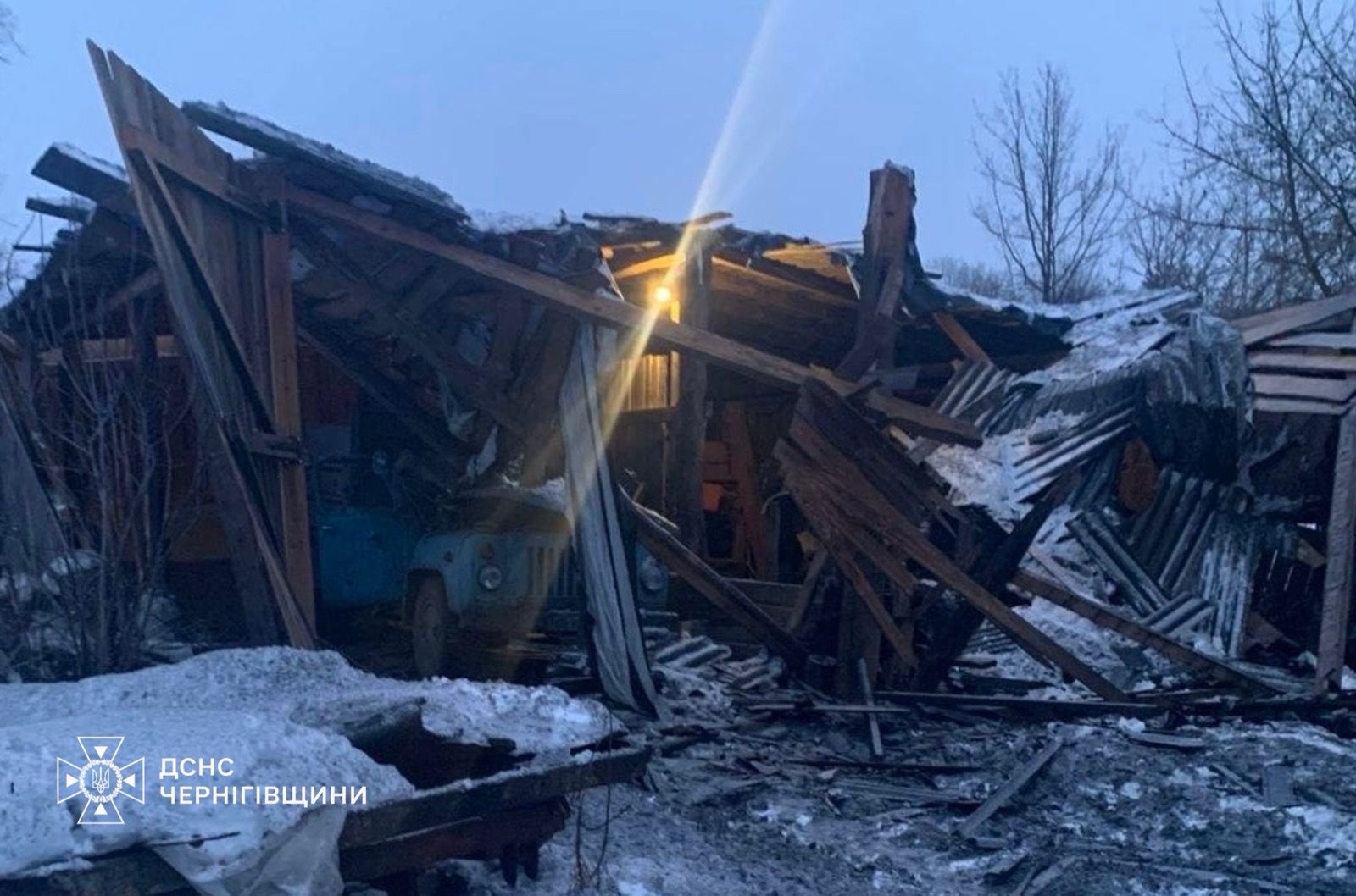 Ворог атакував прикордонну громаду: поранений, пожежі, руйнування