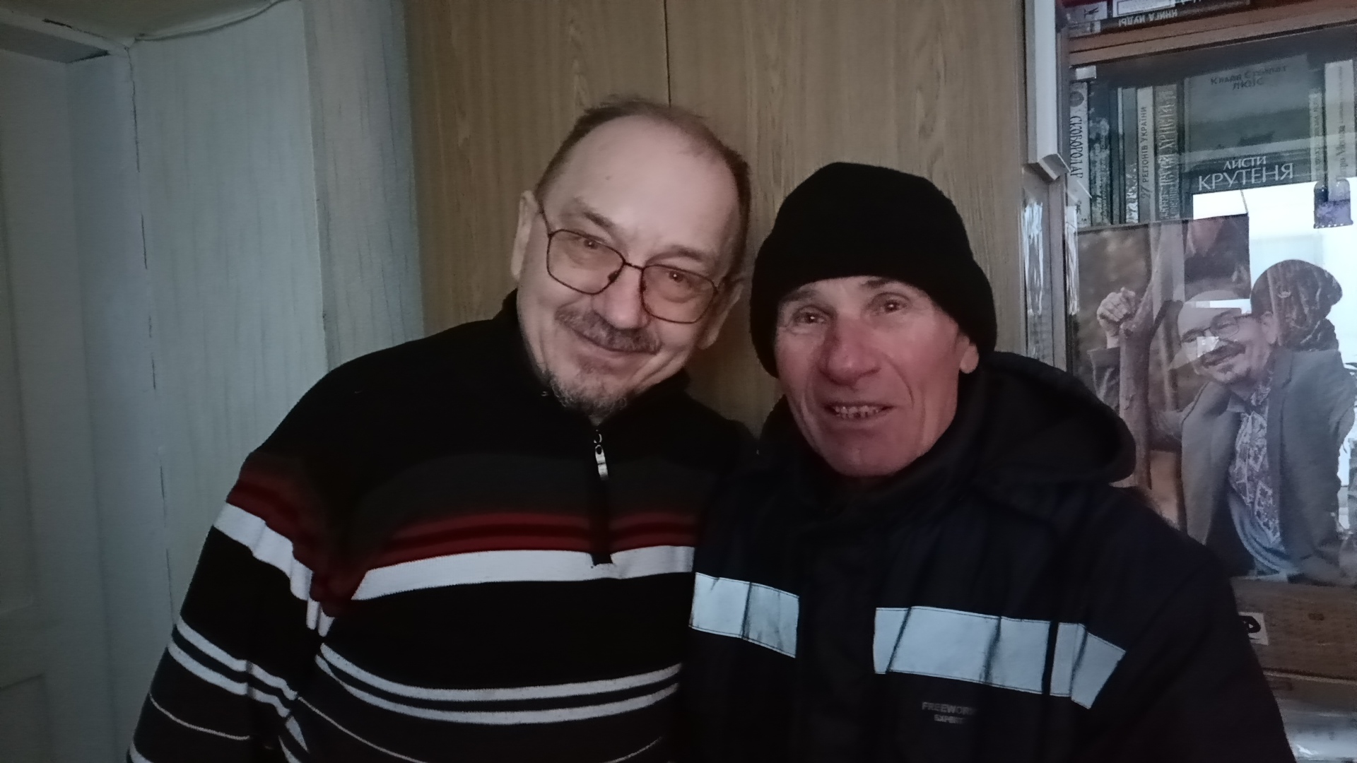 Справа: Михайло Павловський, кінооператор-волонтер