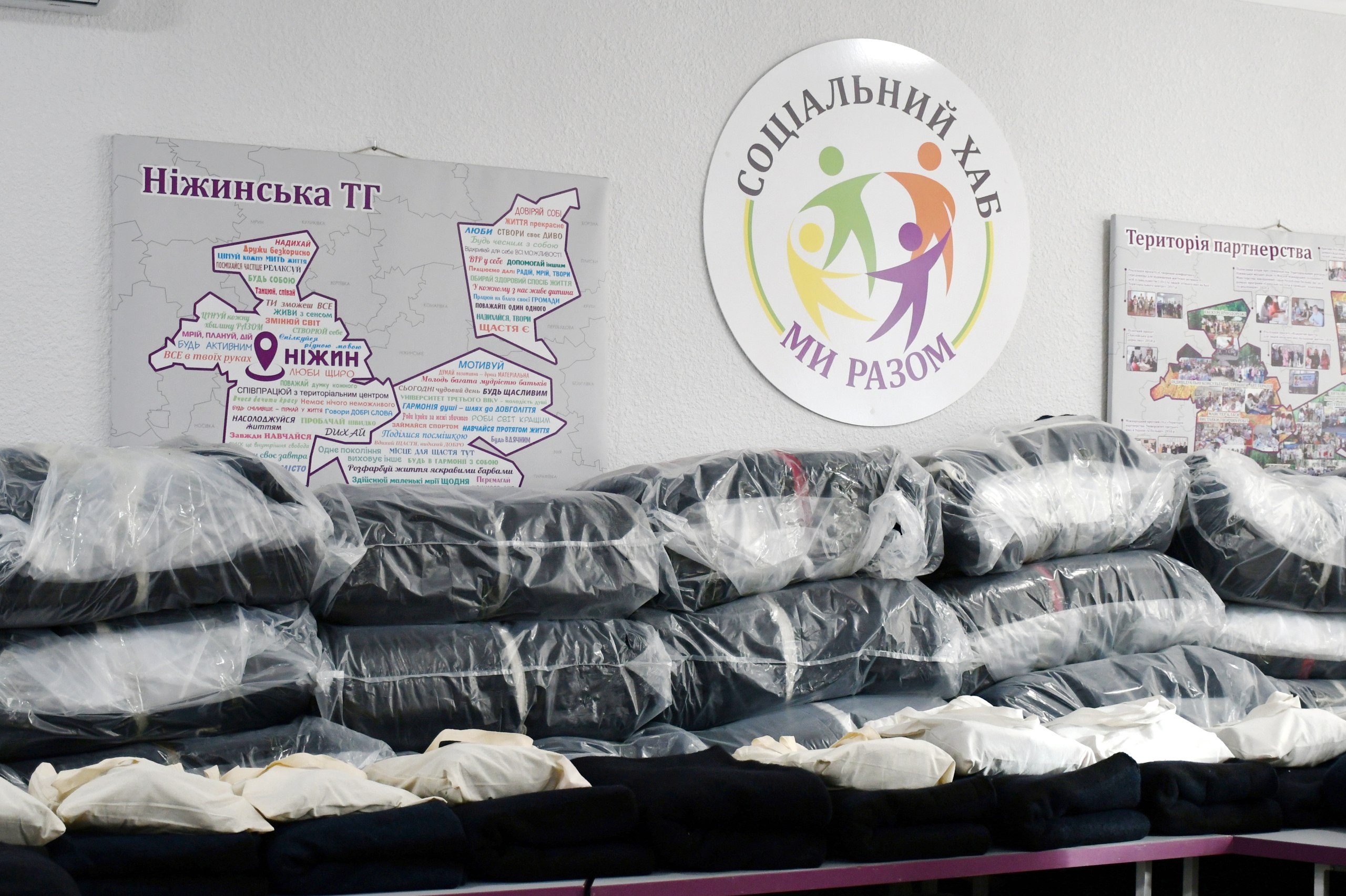 У Ніжині роздають "пакунки тепла"