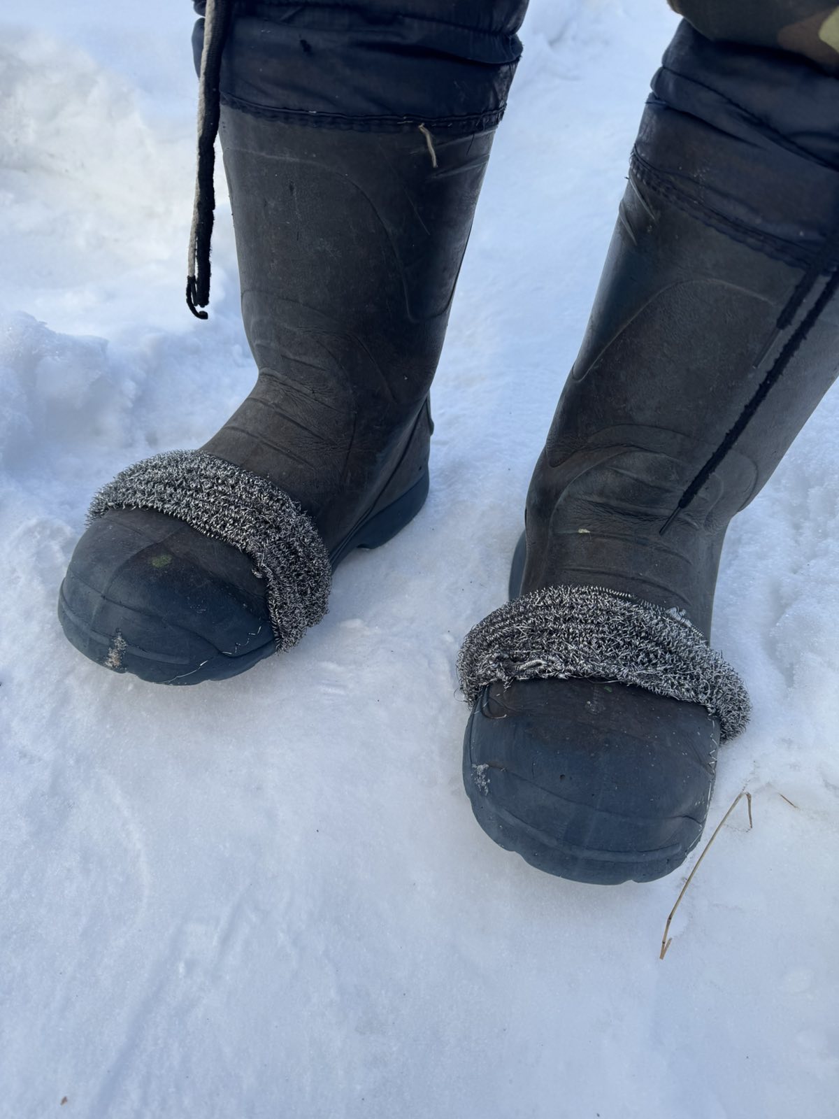 Шкребки за 17 гривень на рибацьких чоботах