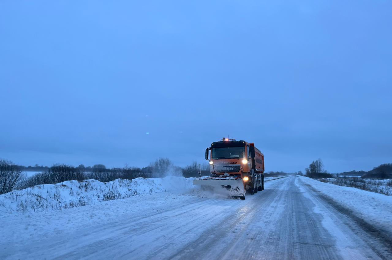 Чернігівщину засніжило: яка ситуація на дорогах