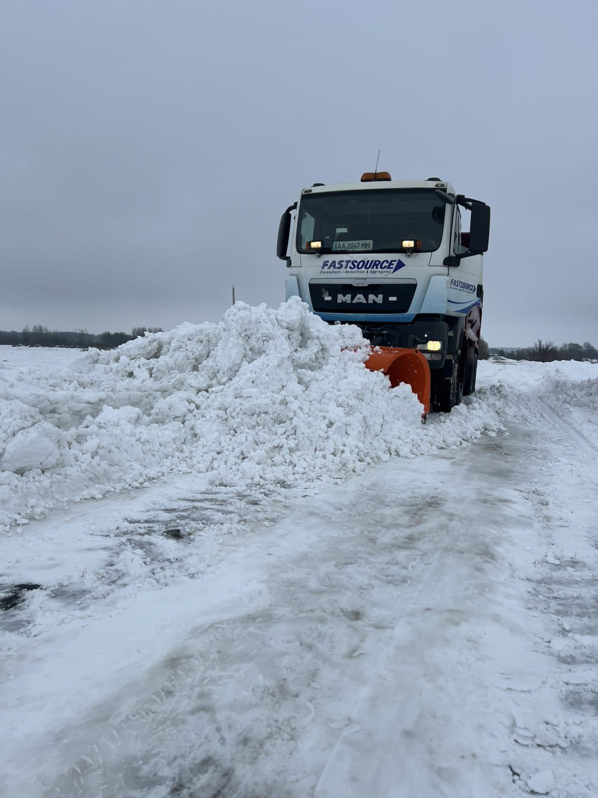 Чернігівщину засніжило: яка ситуація на дорогах